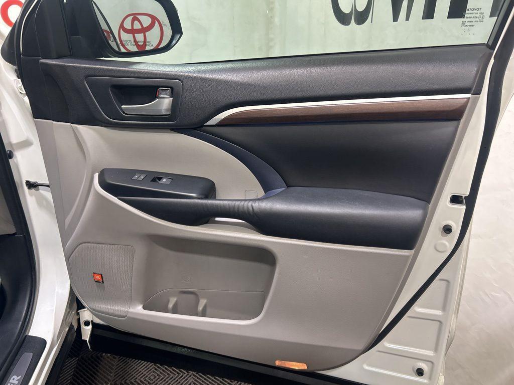 used 2016 Toyota Highlander car, priced at $16,500
