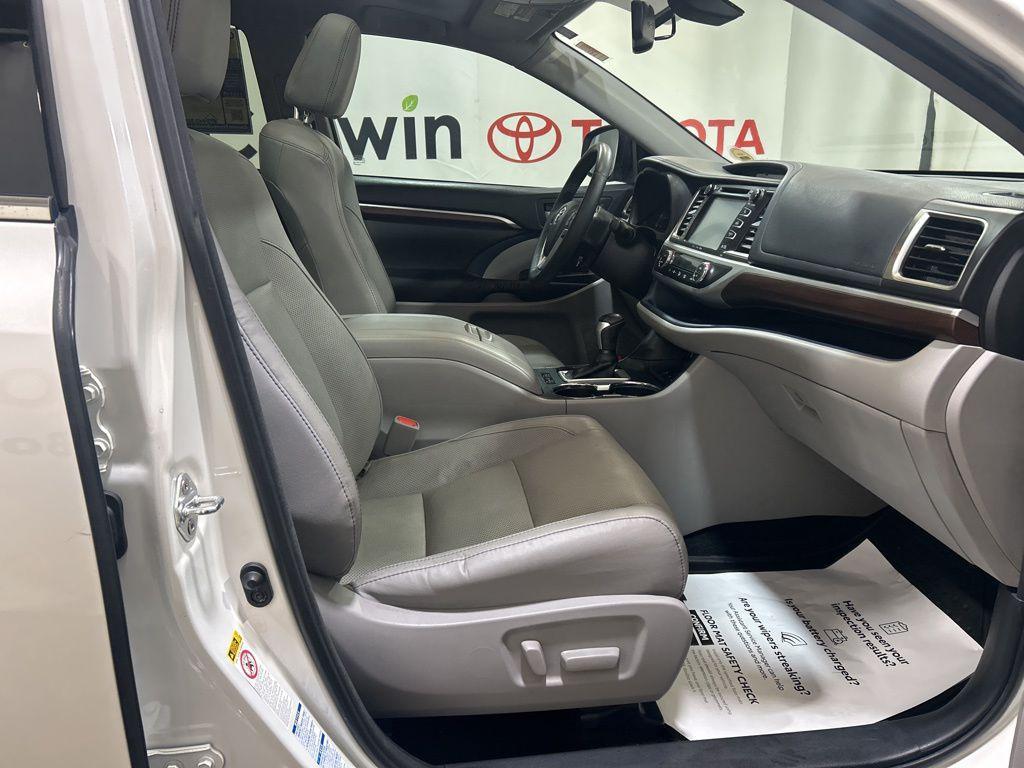 used 2016 Toyota Highlander car, priced at $16,500