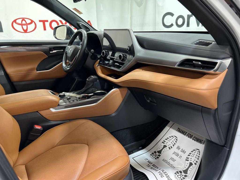 used 2024 Toyota Highlander car, priced at $46,288