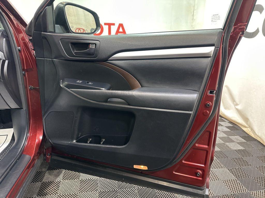used 2015 Toyota Highlander car, priced at $14,150