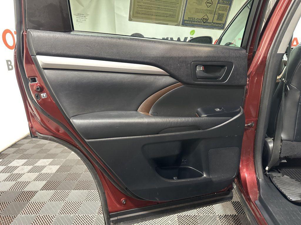 used 2015 Toyota Highlander car, priced at $14,150