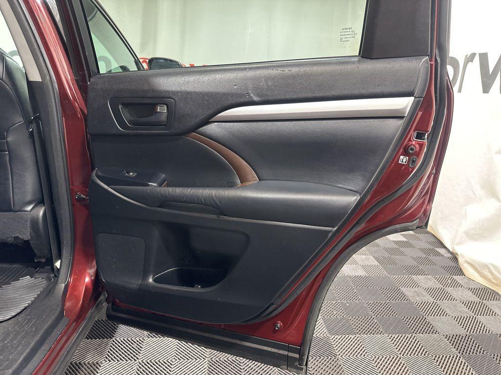 used 2015 Toyota Highlander car, priced at $14,150