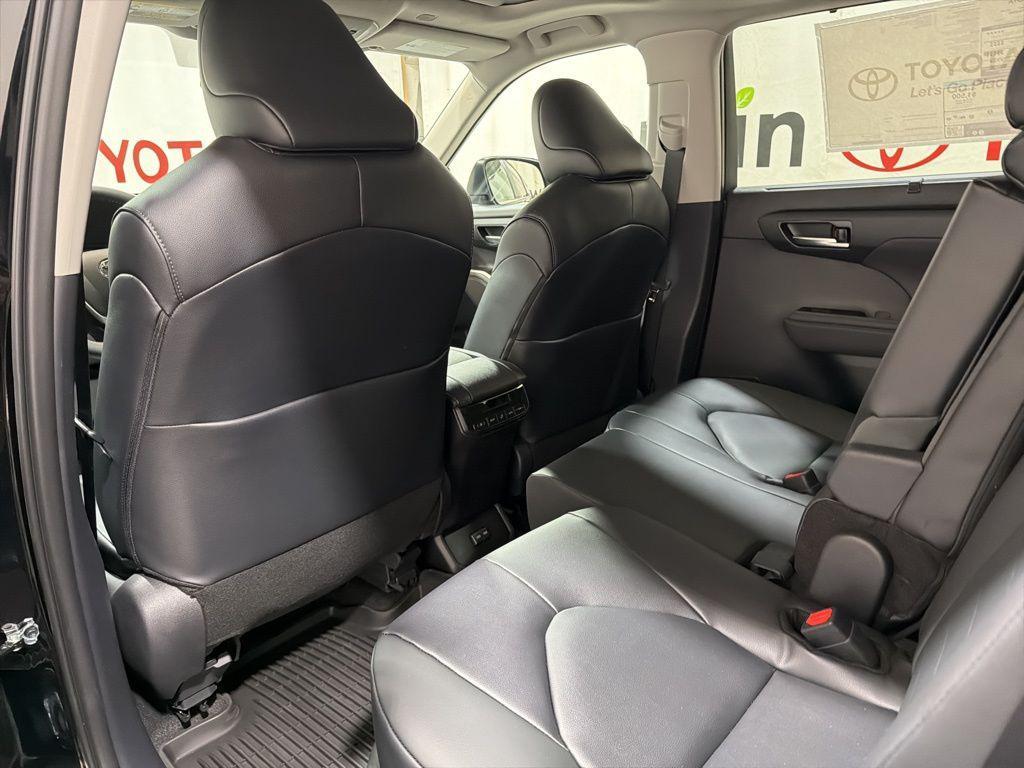 used 2026 Toyota Highlander Hybrid car, priced at $50,368