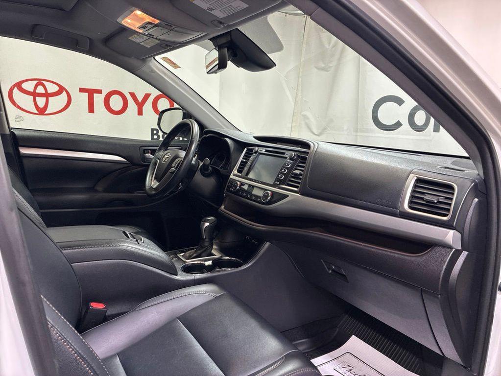 used 2019 Toyota Highlander Hybrid car, priced at $31,000