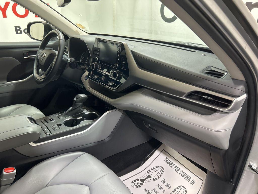 used 2022 Toyota Highlander car, priced at $35,550