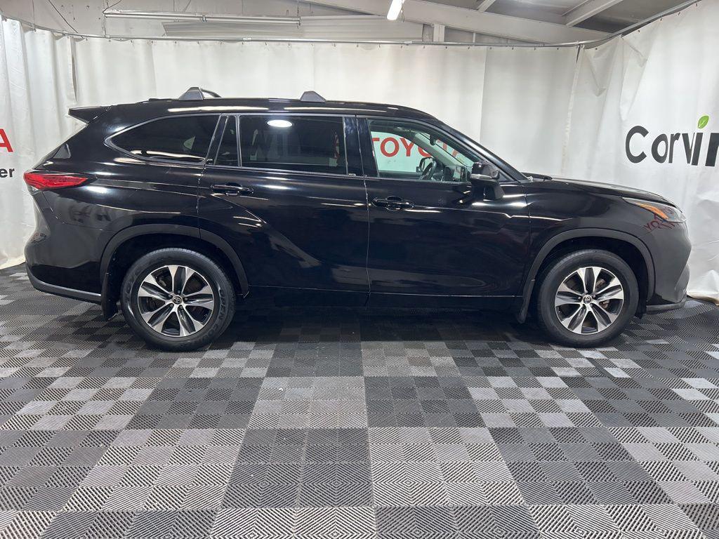 used 2022 Toyota Highlander car, priced at $35,550