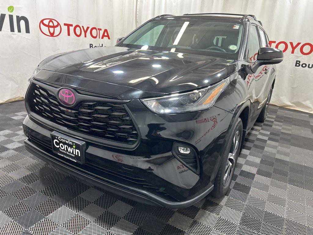 used 2022 Toyota Highlander car, priced at $35,550