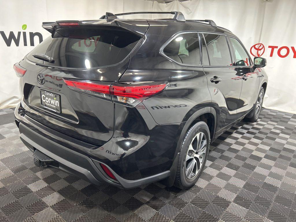 used 2022 Toyota Highlander car, priced at $35,550