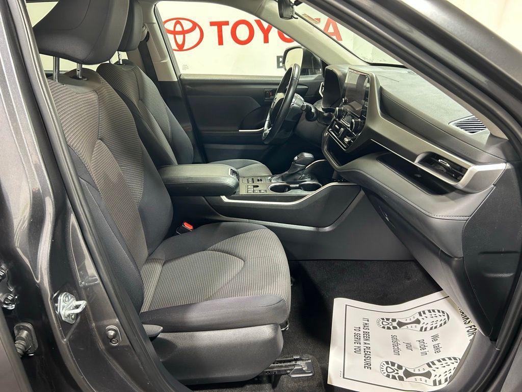 used 2024 Toyota Highlander car, priced at $32,000