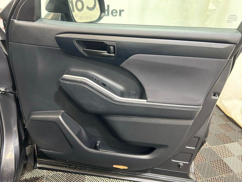 used 2024 Toyota Highlander car, priced at $32,000