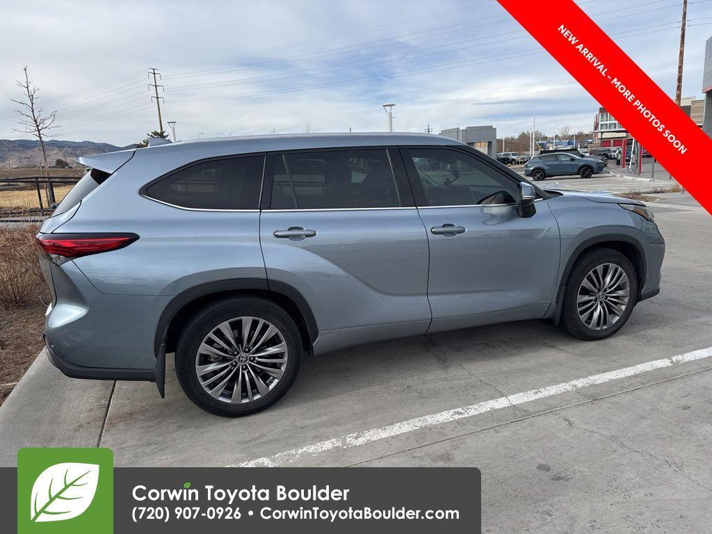 used 2021 Toyota Highlander car, priced at $34,000