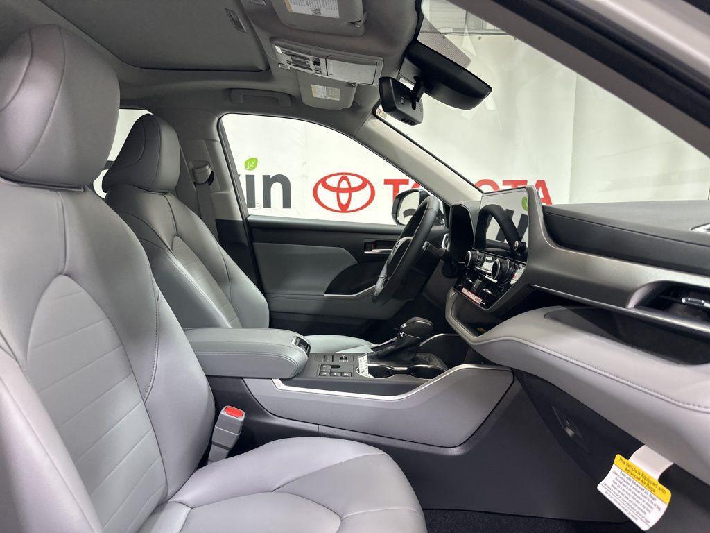 new 2026 Toyota Highlander car, priced at $48,713