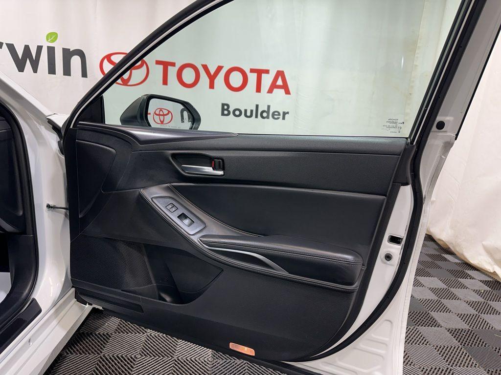 used 2022 Toyota Avalon Hybrid car, priced at $23,990