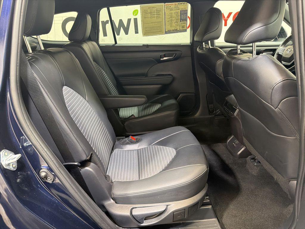 used 2025 Toyota Highlander car, priced at $45,699