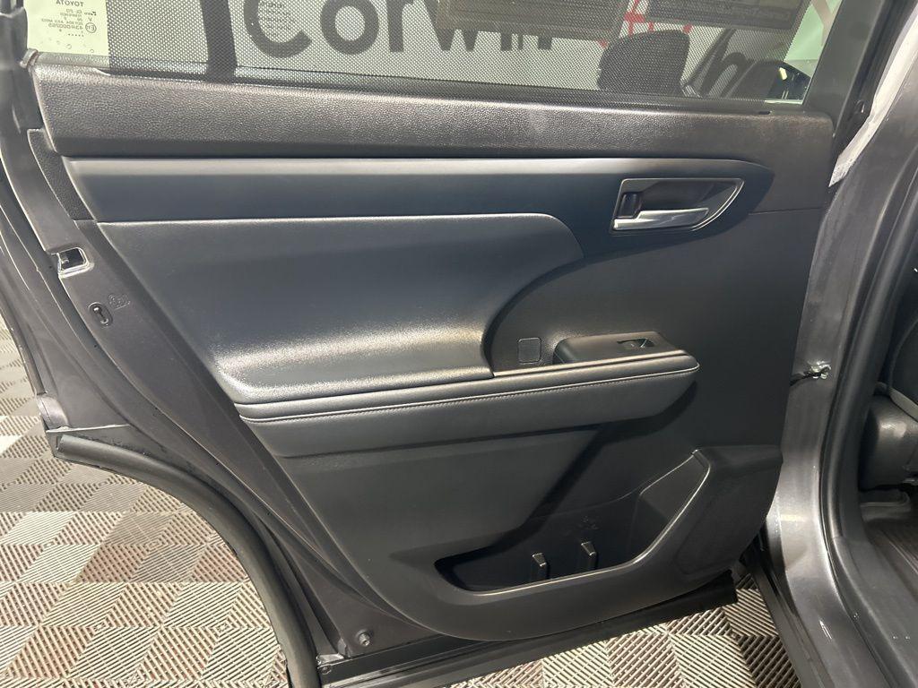 used 2022 Toyota Highlander car, priced at $31,550