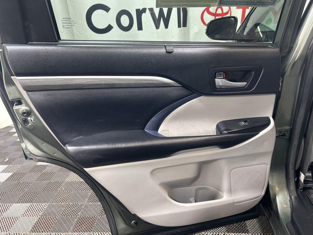 used 2018 Toyota Highlander Hybrid car, priced at $21,500