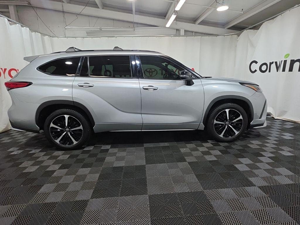 used 2021 Toyota Highlander car, priced at $29,550