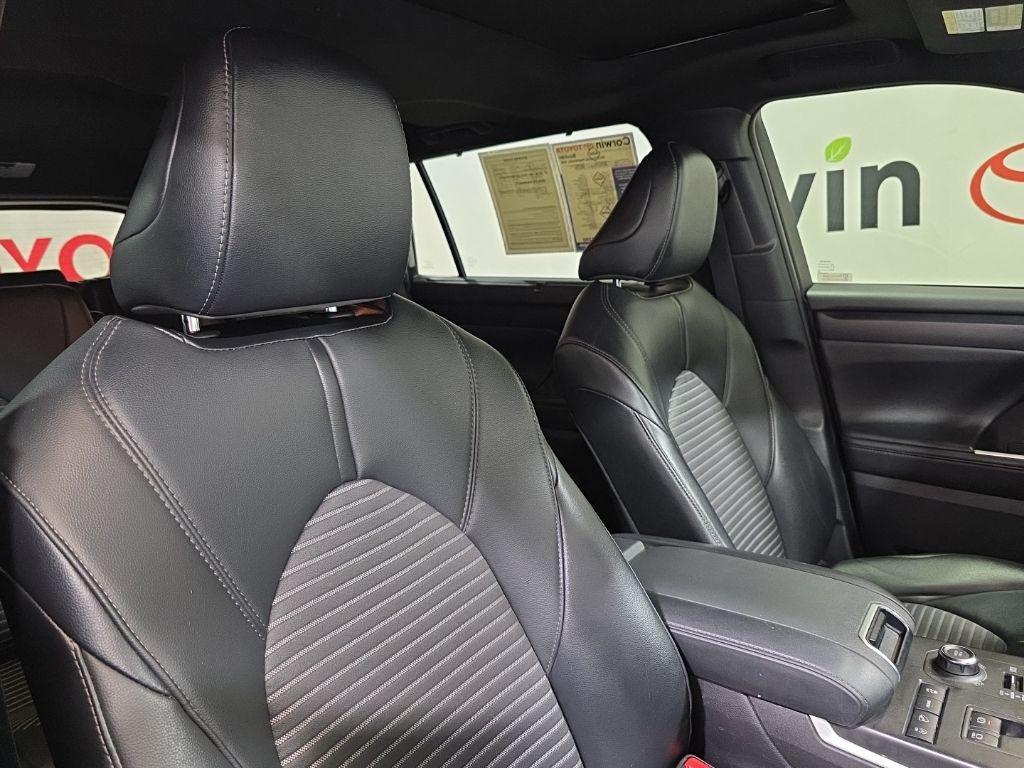used 2021 Toyota Highlander car, priced at $29,550