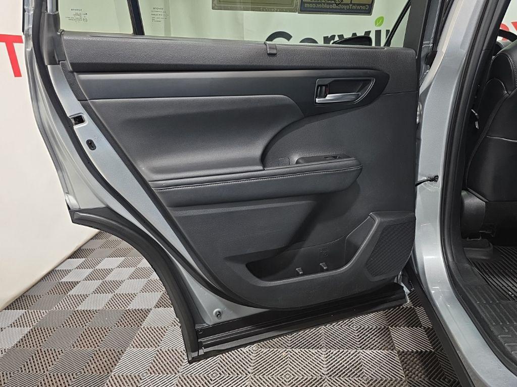 used 2021 Toyota Highlander car, priced at $29,550