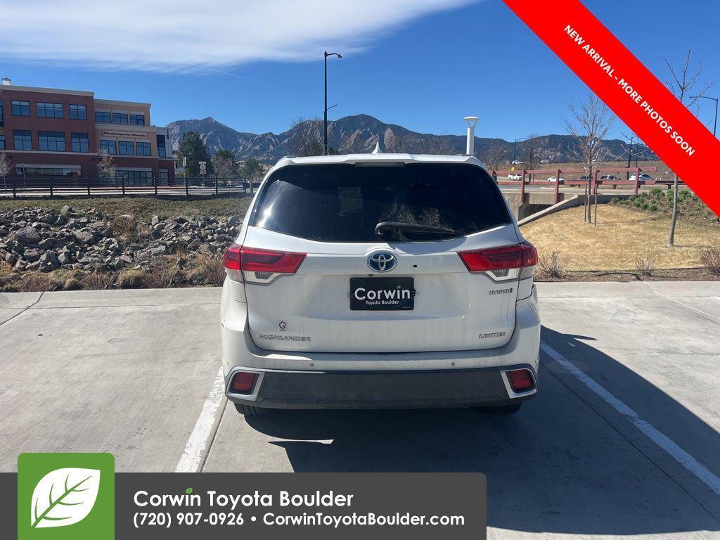 used 2019 Toyota Highlander Hybrid car, priced at $28,500