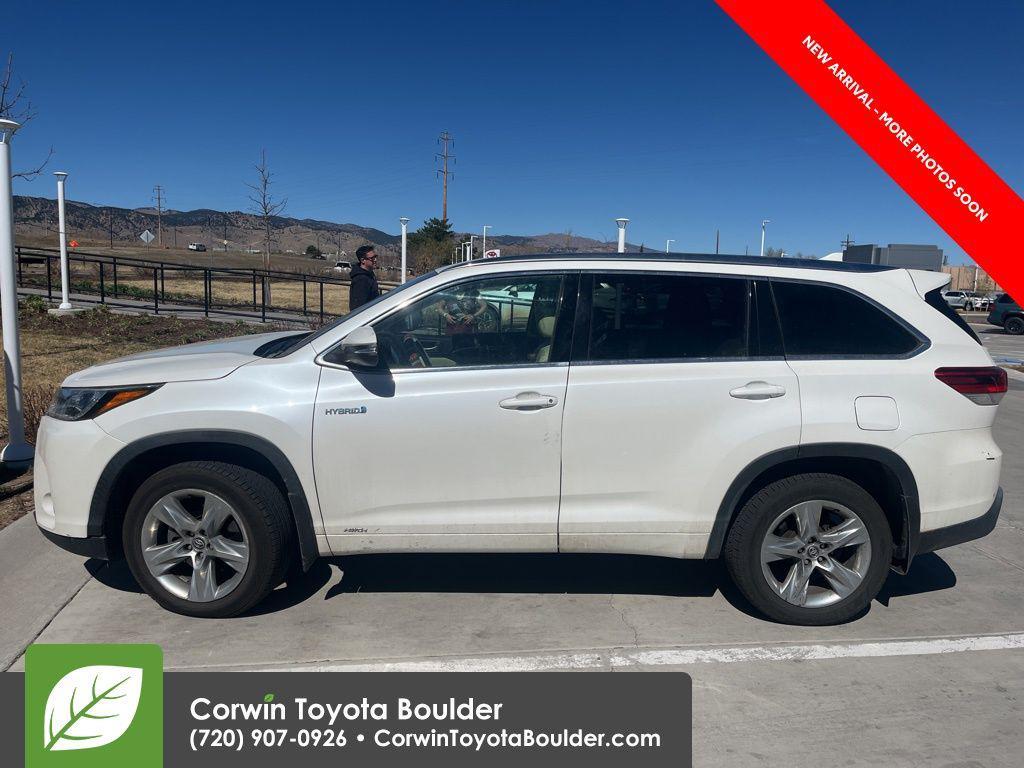 used 2019 Toyota Highlander Hybrid car, priced at $28,500
