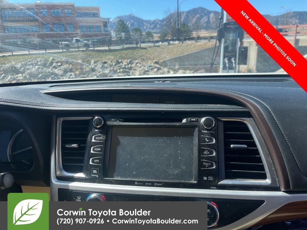 used 2019 Toyota Highlander Hybrid car, priced at $28,500