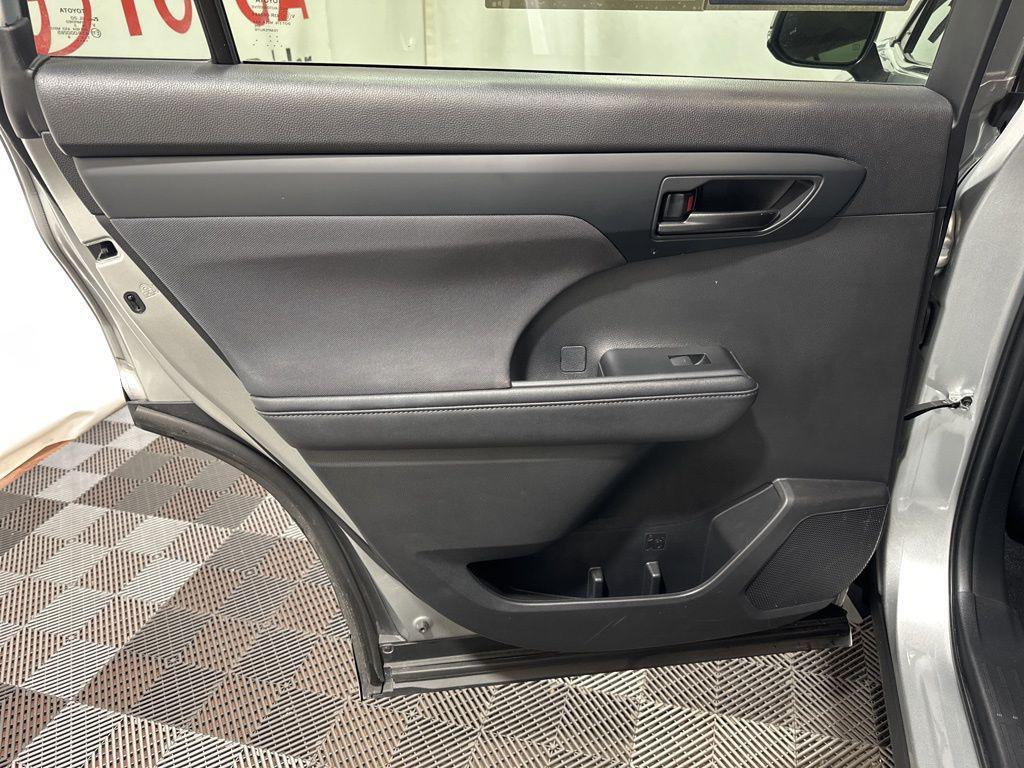 used 2024 Toyota Highlander car, priced at $32,850
