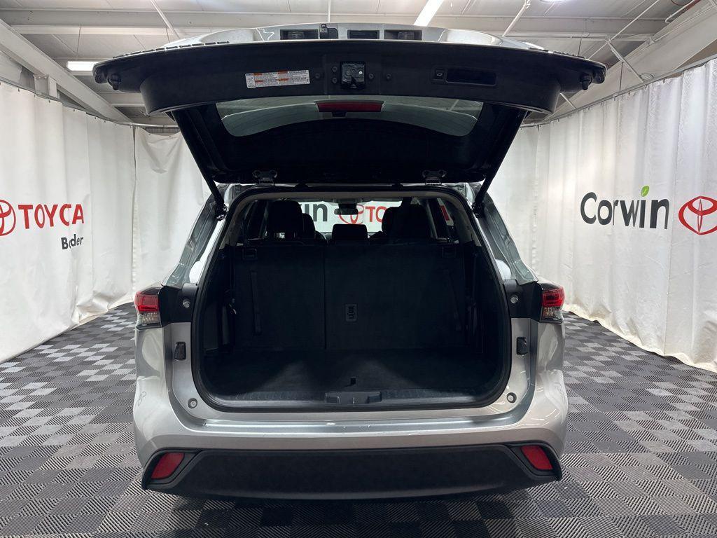 used 2024 Toyota Highlander car, priced at $32,850