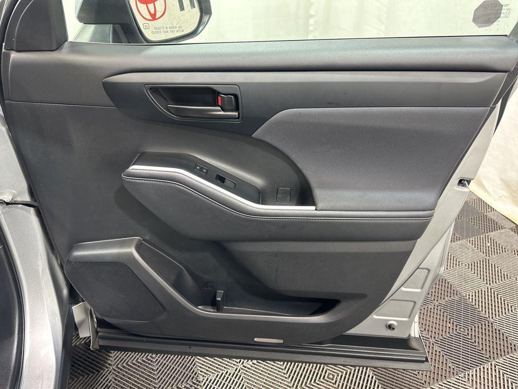 used 2024 Toyota Highlander car, priced at $32,850