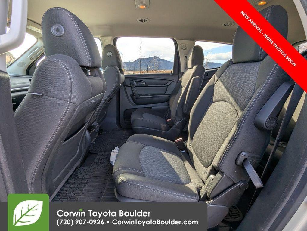 used 2015 Chevrolet Traverse car, priced at $8,000