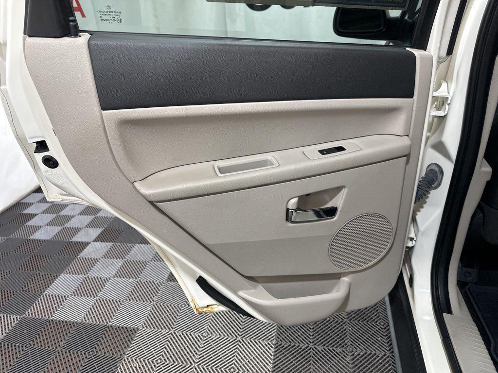 used 2009 Jeep Grand Cherokee car, priced at $7,500