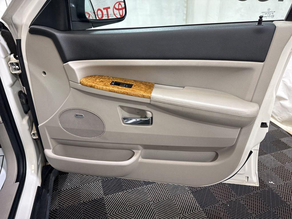 used 2009 Jeep Grand Cherokee car, priced at $7,500