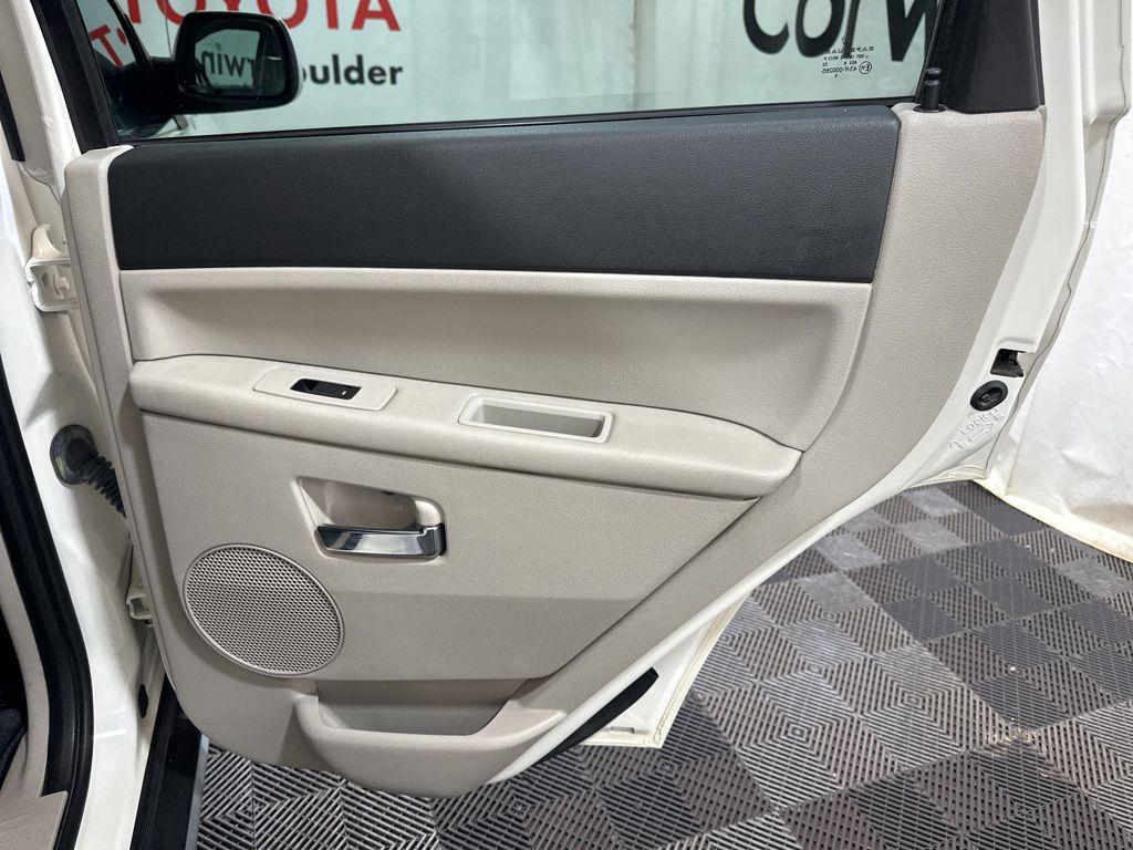 used 2009 Jeep Grand Cherokee car, priced at $7,500