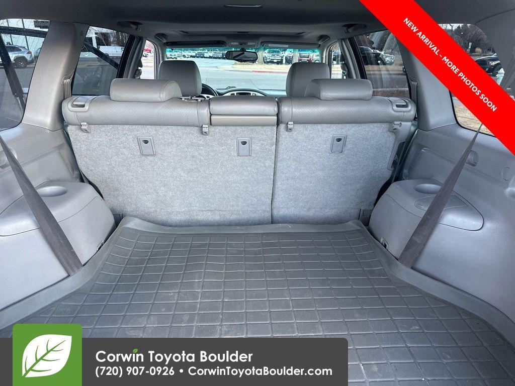 used 2006 Toyota Highlander Hybrid car, priced at $8,000