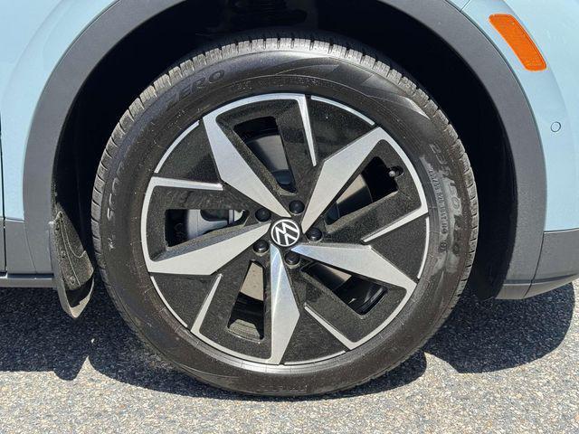 new 2025 Volkswagen ID.4 car, priced at $44,000