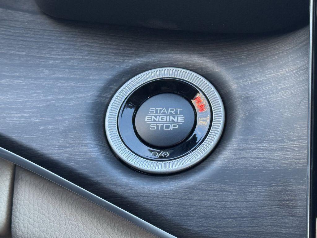 new 2025 Jeep Grand Cherokee car, priced at $52,420