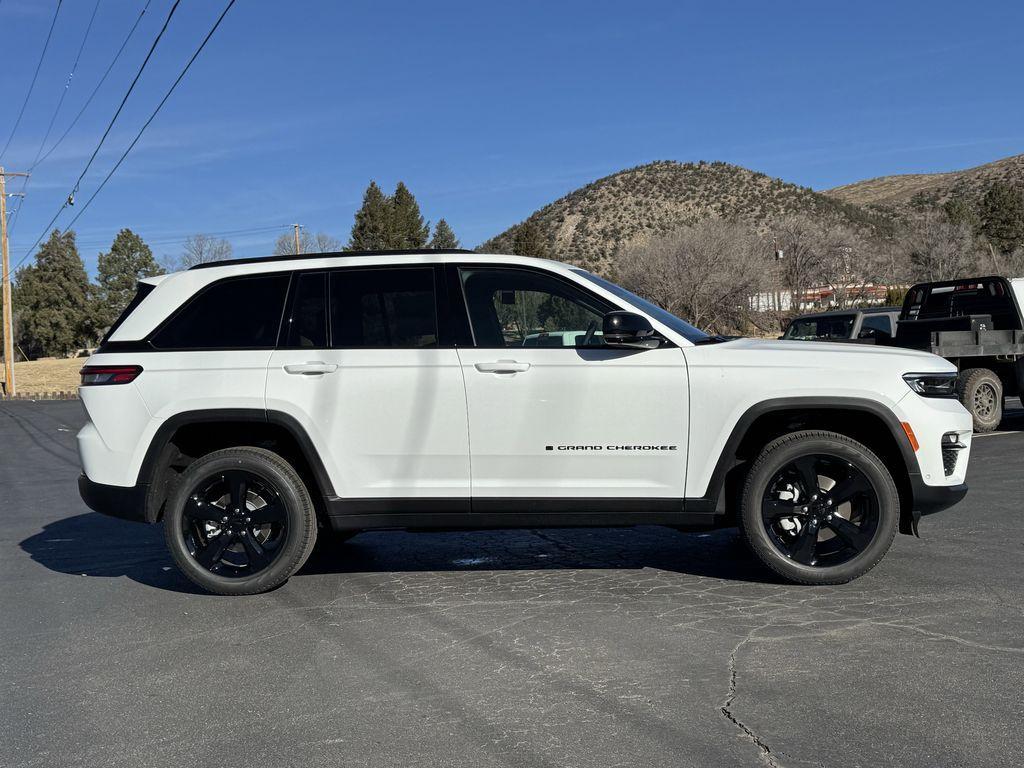new 2025 Jeep Grand Cherokee car, priced at $51,220