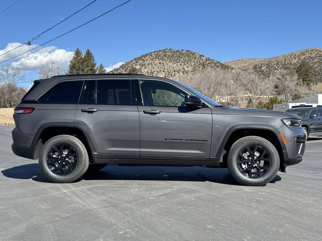 new 2026 Jeep Grand Cherokee car, priced at $48,797