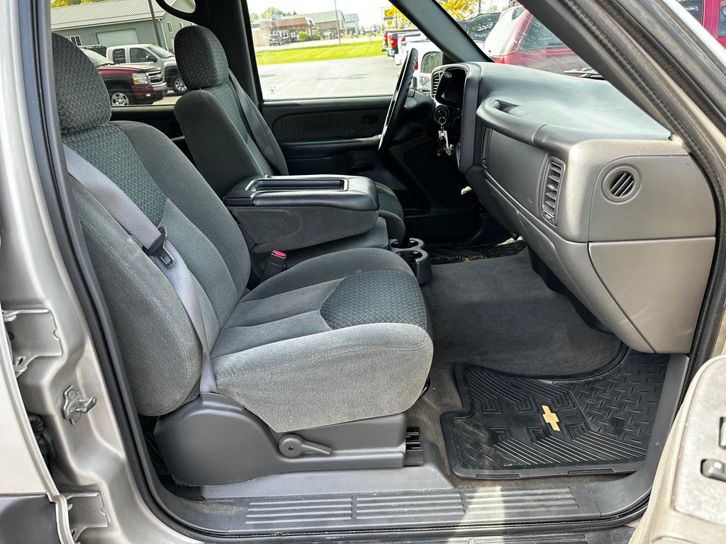 used 2004 Chevrolet Avalanche car, priced at $9,999