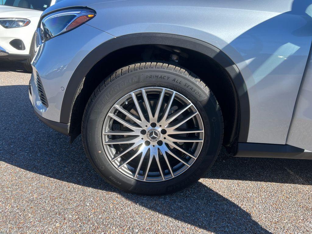 new 2026 Mercedes-Benz GLC 300 car