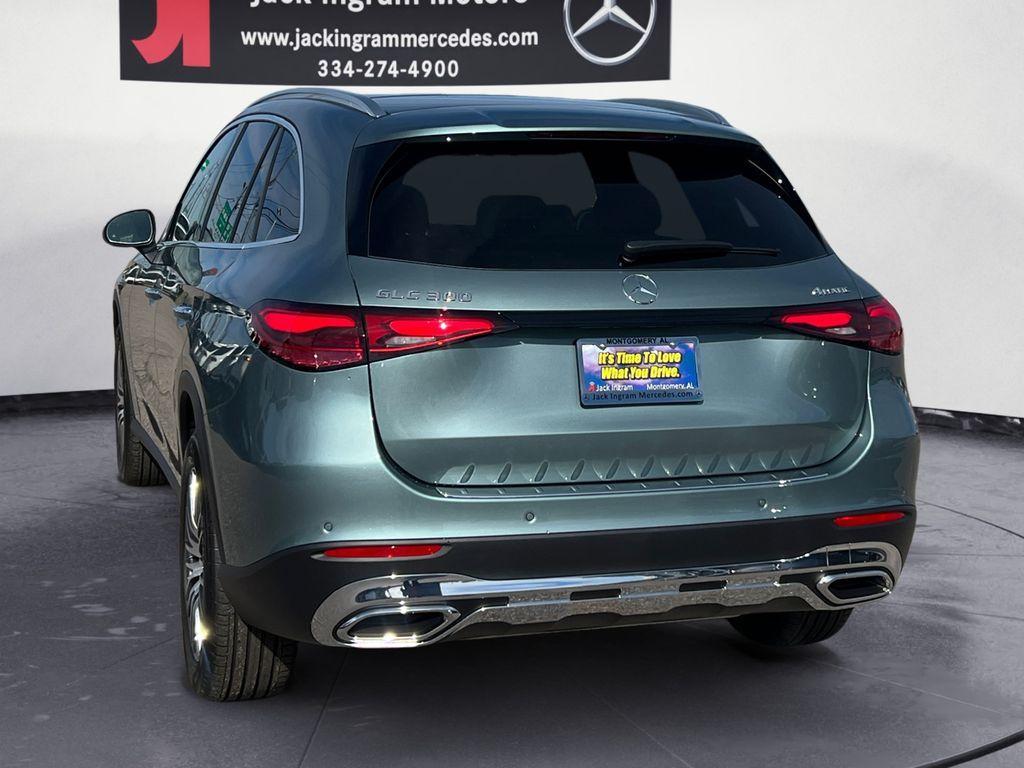 new 2026 Mercedes-Benz GLC 300 car