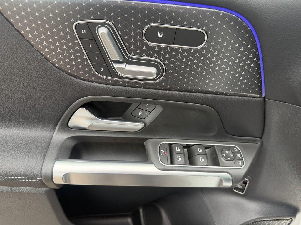 new 2026 Mercedes-Benz GLB 250 car