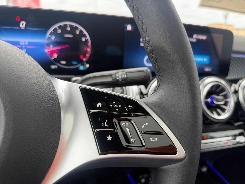 new 2026 Mercedes-Benz GLB 250 car