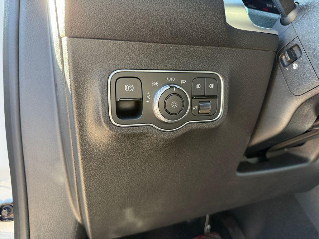 new 2026 Mercedes-Benz GLB 250 car