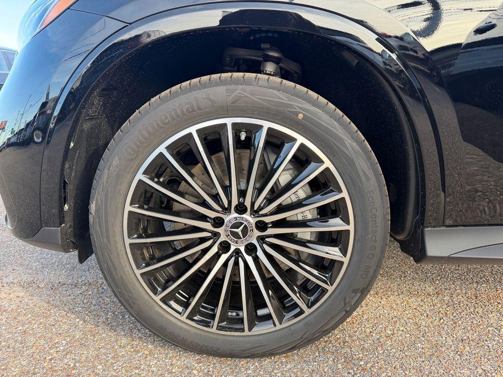 new 2026 Mercedes-Benz GLC 300 car