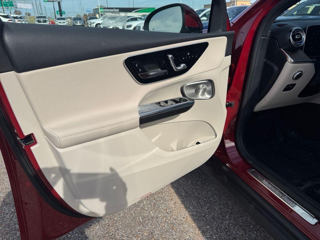 new 2026 Mercedes-Benz GLC 300 car