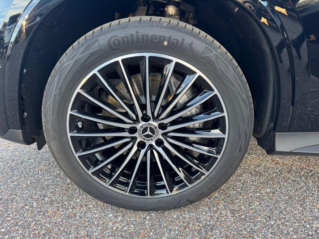 new 2026 Mercedes-Benz GLC 300 car