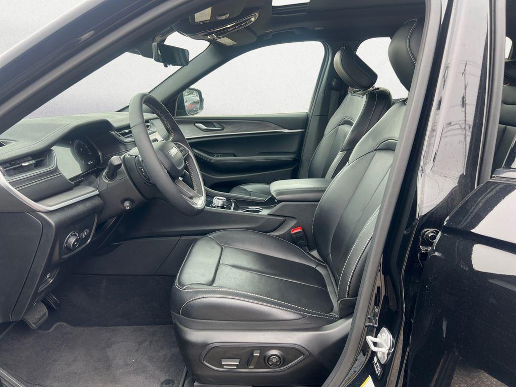 used 2025 Jeep Grand Cherokee L car, priced at $38,777