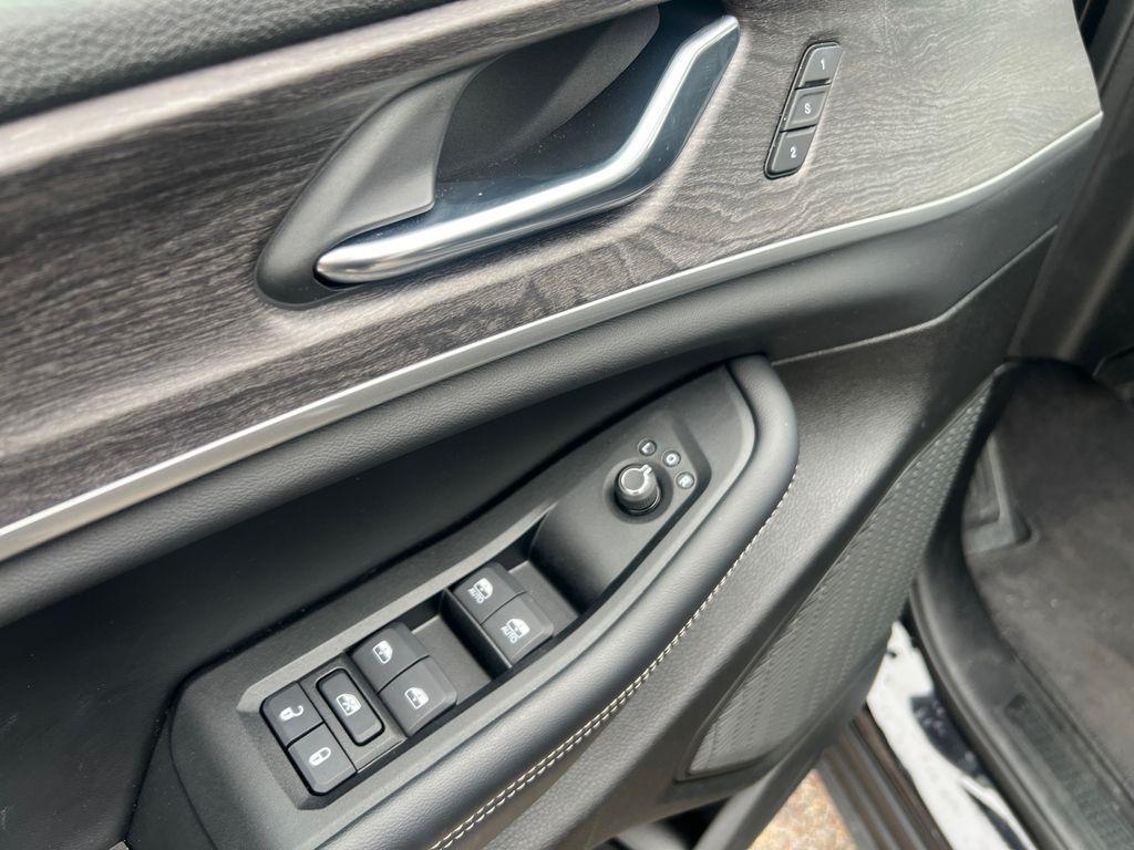 used 2025 Jeep Grand Cherokee L car, priced at $38,777