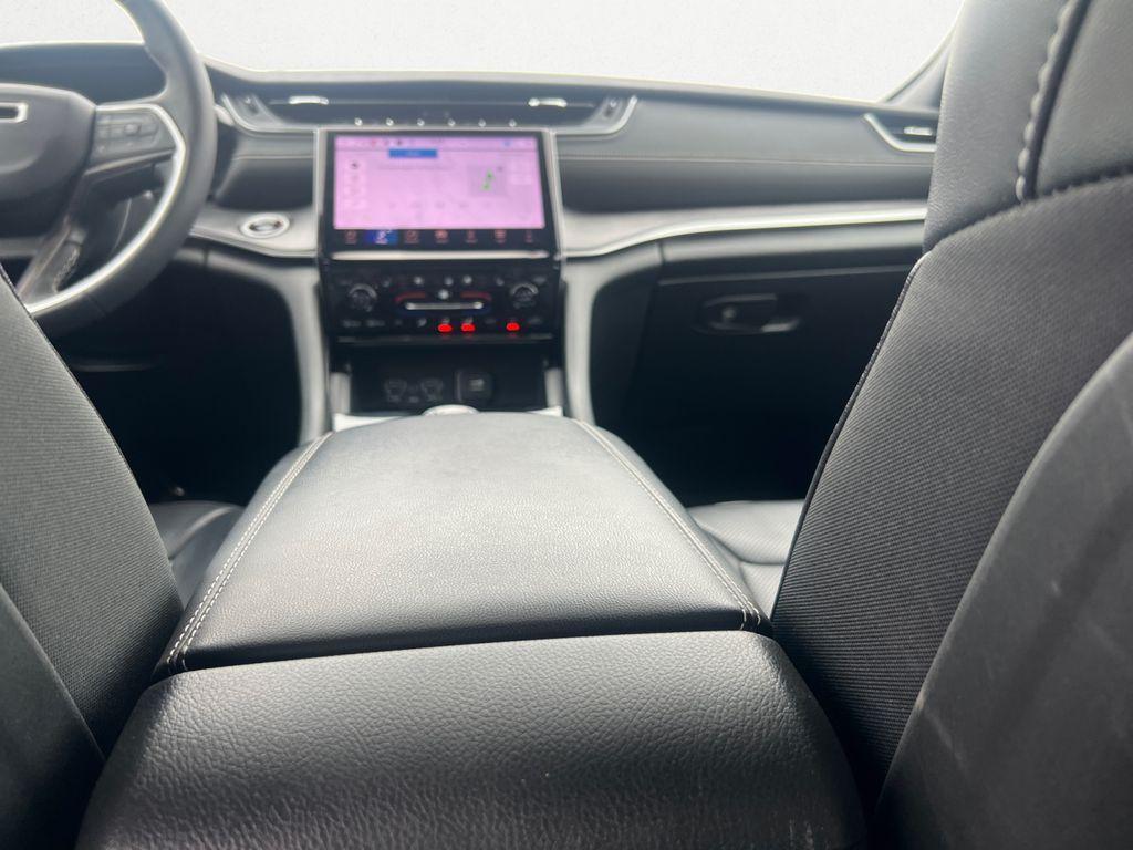 used 2025 Jeep Grand Cherokee L car, priced at $38,777